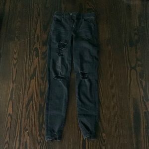 AMERICAN EAGLE BLACK RIPPED JEANS